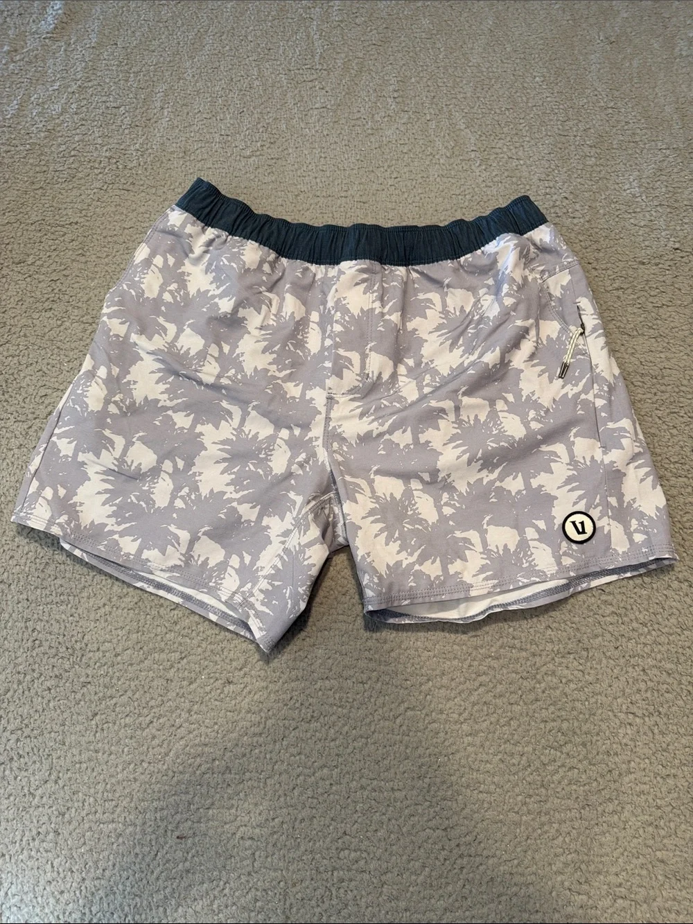 VUORI Cape Short Gray Palm-Print Men’s Swim Trunks with Elastic Waist size L